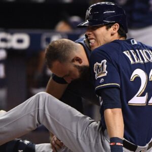 Christian Yelich to miss remainder of Brewers season with fractured right knee cap | MLB WHIPAROUND