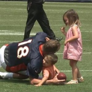Peyton Manning's adorable practice with his kids