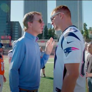 Gronkowski and Manning families play some pigskin on Turkey Day | FOX NFL