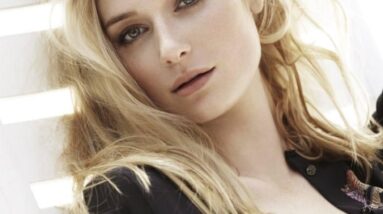 Elizabeth debicki 30