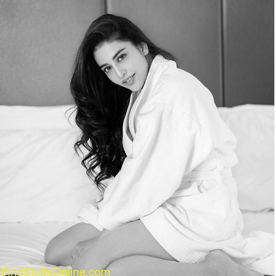 daksha nagarkar hot images 29