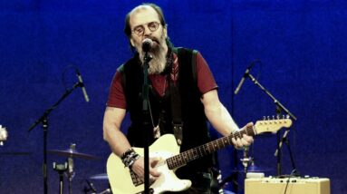 Steve Earle & The Dukes - "The Saint Of Lost Causes" [Live]