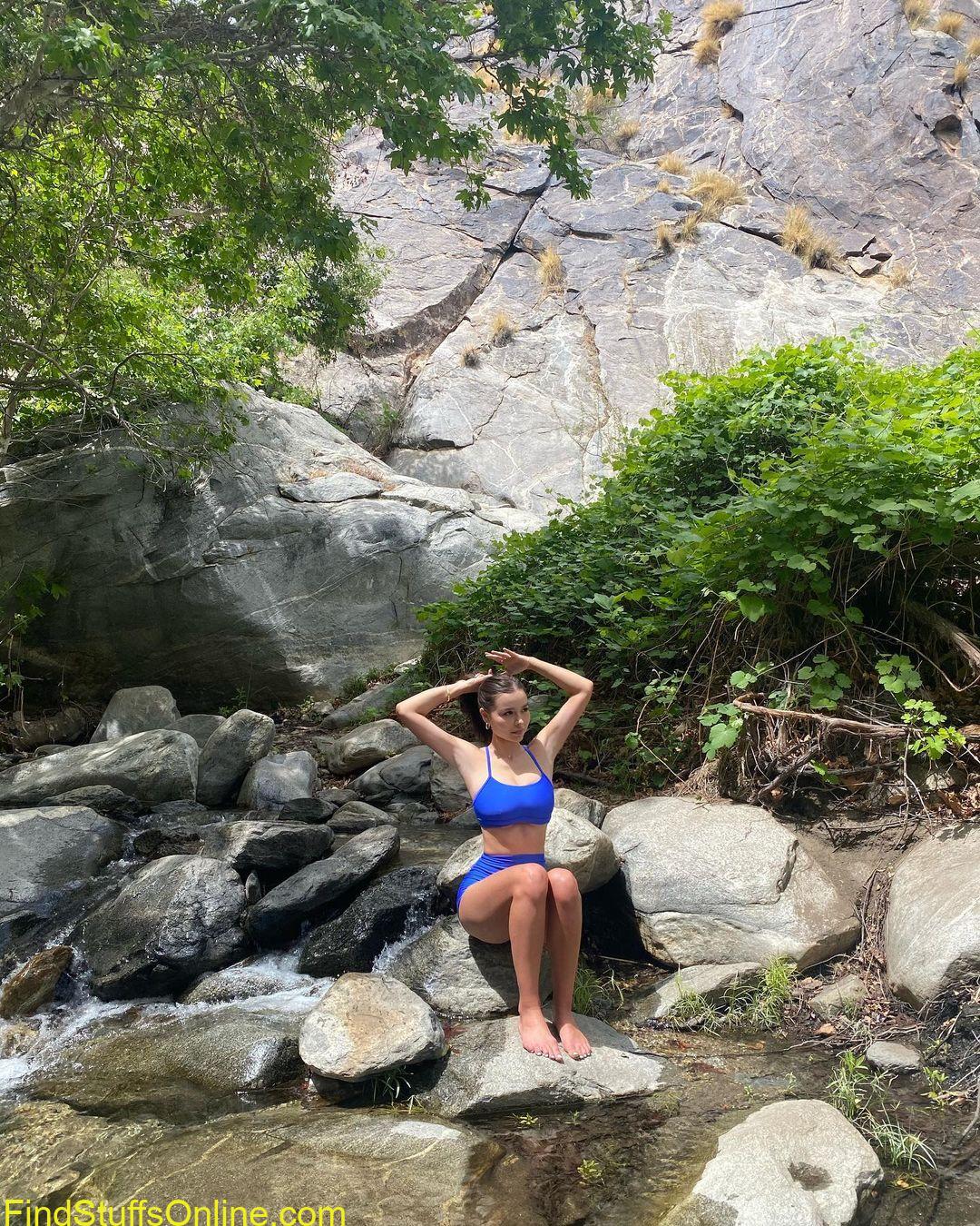 Sophie Mudd hot images 12