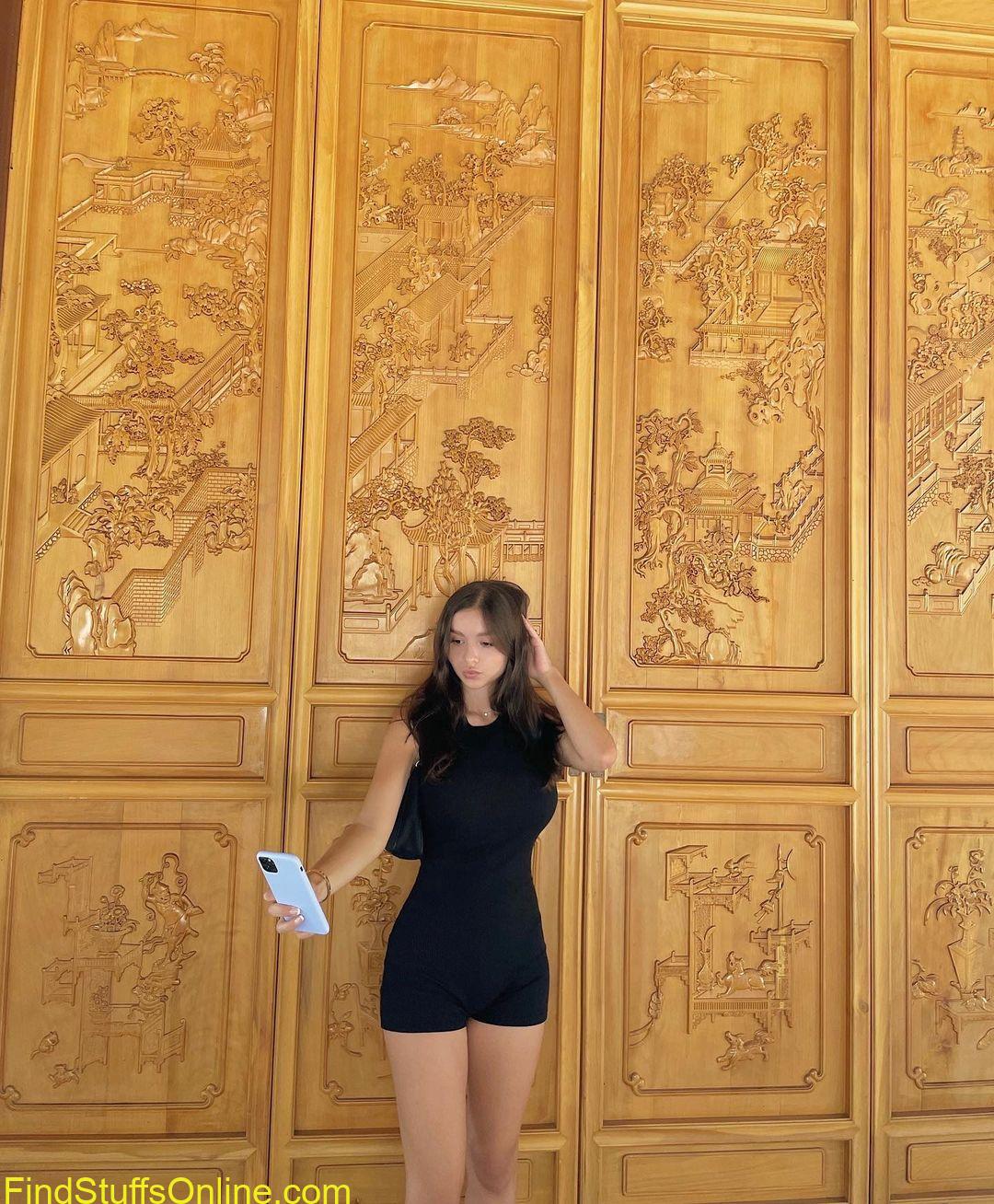 Sophie Mudd hot images 23