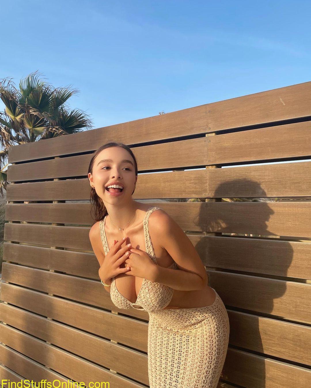 Sophie Mudd hot images 26