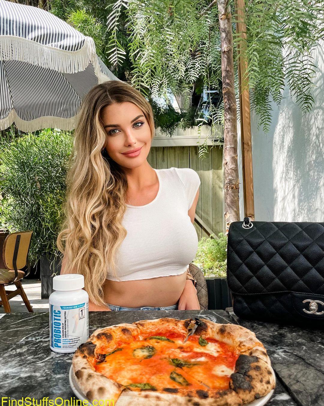 emily sears instagram hot images 14