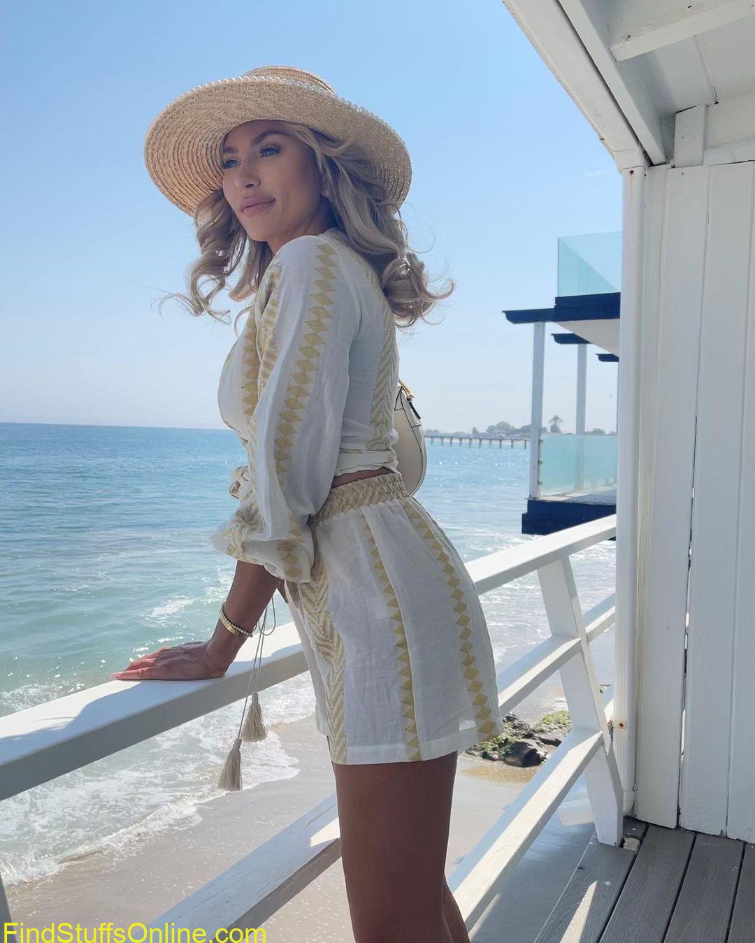instagram model Khloe terae hot images 16