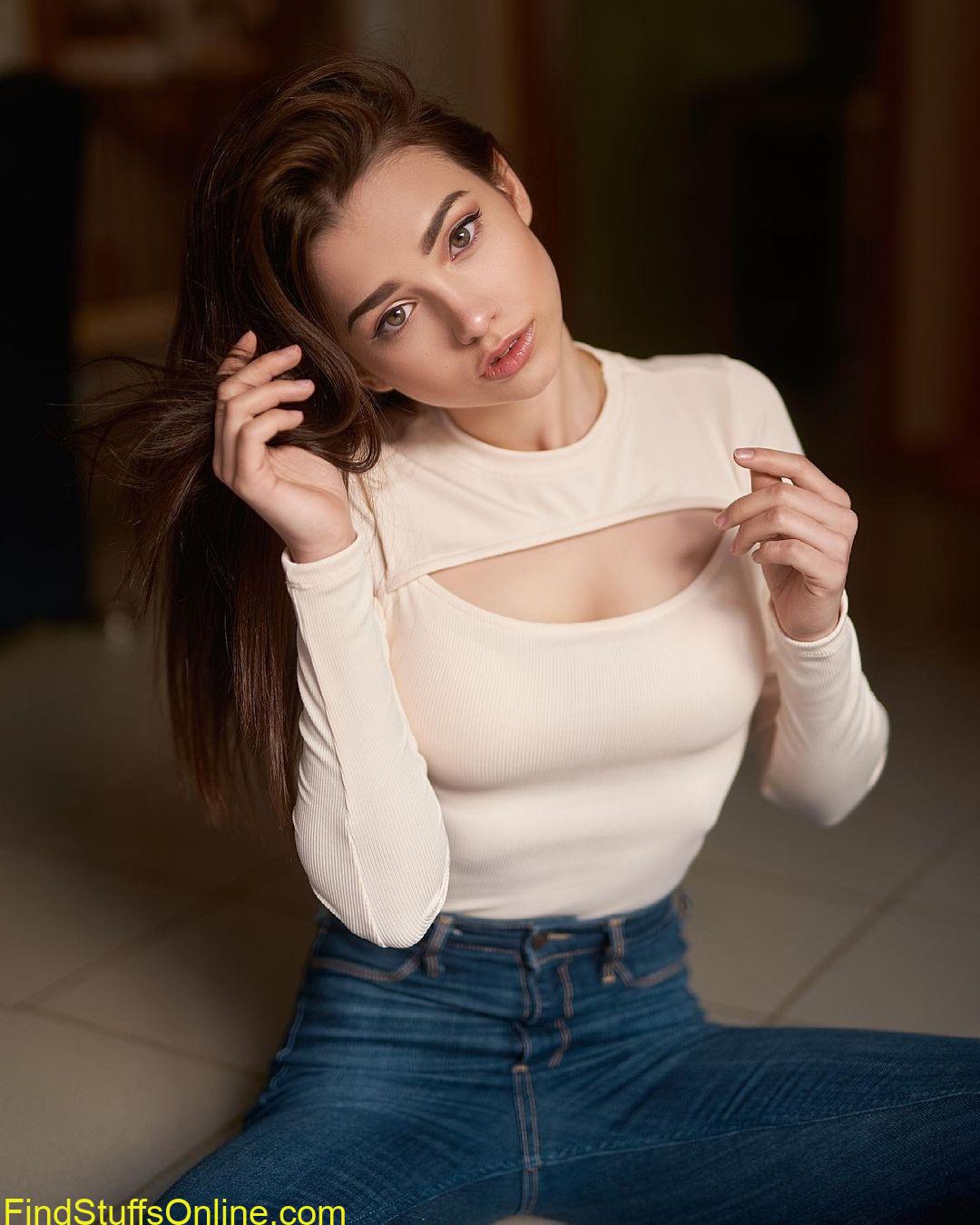 instagram model Sophie hot pictures 8