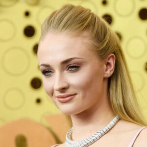 Sophie turner latest hot pictures 3